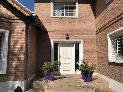 Genova 9075 entre Malabia y Ugarteche