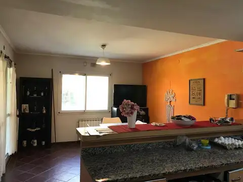 Casa en  Aldea -  3 Dormitorios - Pileta