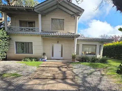 CASA EN VENTA 4 DORMITORIOS. GER. PUEBLO ESTHER.