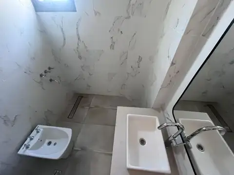 Casa en Alquiler con 2 cocheras