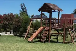 Áreas comunes piscina, club-house, juegos en el Barrio cerrado, Campo Daromy