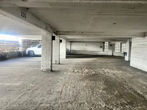 VENTA COCHERA CUBIERTA CENTRO