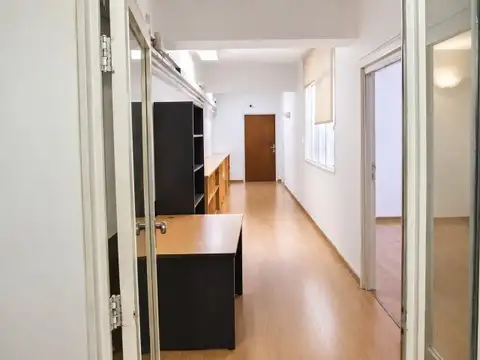 Amplia Oficina de 264 M² en pleno Centro - Excelente Ubicación - Precio Conversable - Escuchamo...