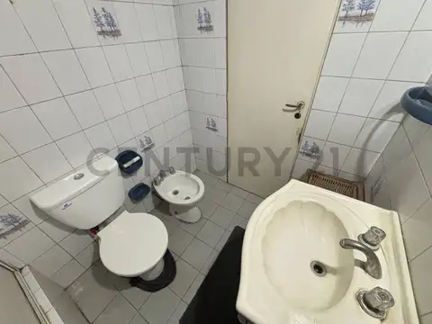 Casa en venta en Burzaco con dos viviendas y amplio parque