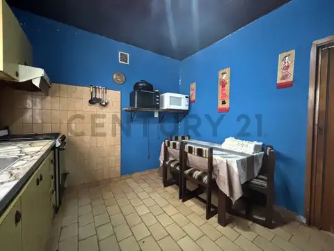 Carlos Gardel 200, Piso 0