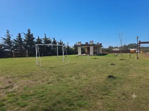 VENDO TERRENO CON CIMIENTOS EN BARRIO PRIVADO "ALTOS VILLA ELISA"