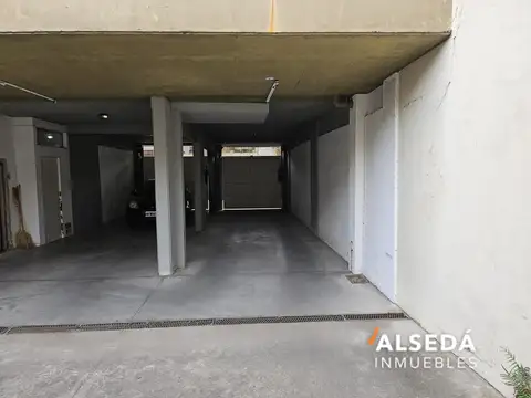 Cochera en Barrio Parque - Venta