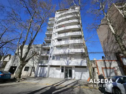 Cochera en Barrio Parque - Venta