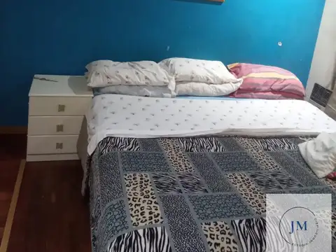 Casa 11 ambientes con 2 baños
