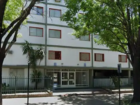 Departamento de 3 dormitorio en edif. empleados de comercio