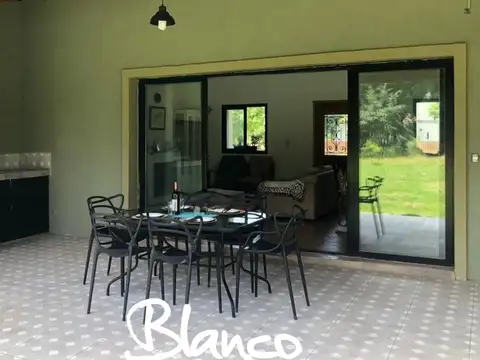 Casa 3 ambientes con 2 baños