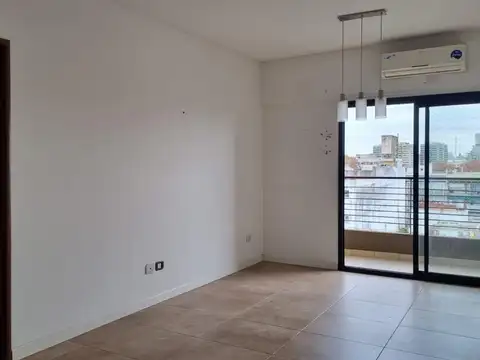 2 AMBIENTES AMPLIOS.COCINA SEPARADA.BALCÓN.COCHERA