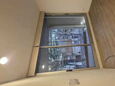 Monoambiente Premium Equipado en Barrio Lourdes | Balcon al Frente y Division Mobiliaria
