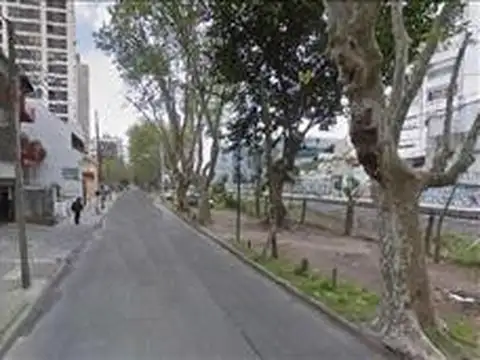 Azcuenaga 1300 entre  Roca y Urquiza