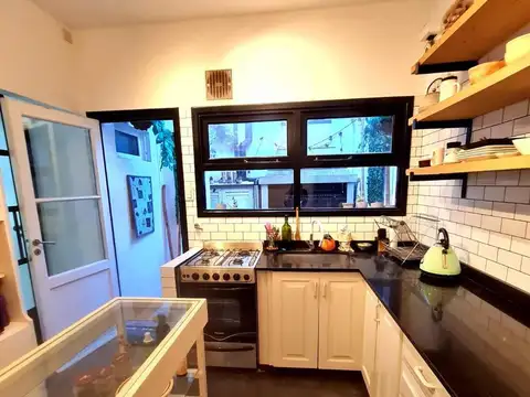 Casa 4 ambientes con 2 baños