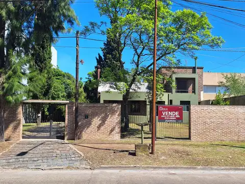 Casa con gran terreno en excelente zona