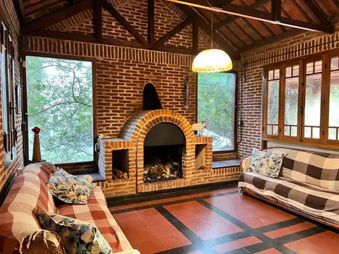 Casa en Venta con 4 cocheras