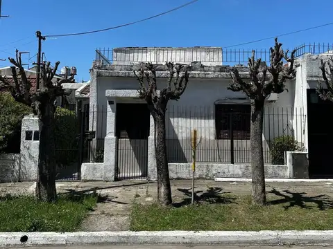 CASA 4 AMB EN QUILMES OESTE