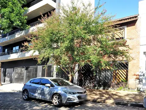 CASA 4 amb en VENTA en FLORES y terraza + ESTUDIO