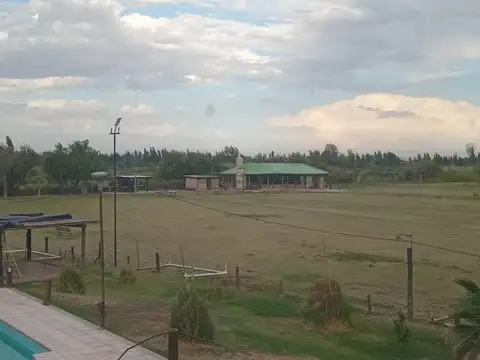 Quinta de 7 ha, con múltiples instalaciones