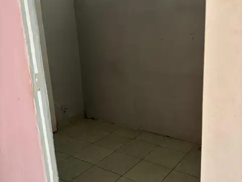 Alquiler Hermoso local en esquina, Sobre Av Escalada esquina Hubac.