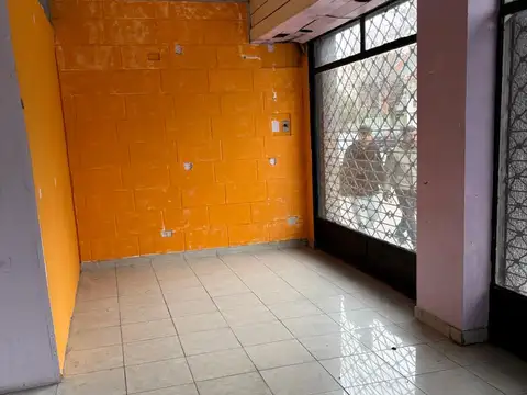 Alquiler Hermoso local en esquina, Sobre Av Escalada esquina Hubac.