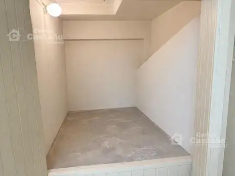 Excelente local comercial 38m2 con entrepiso y baño.