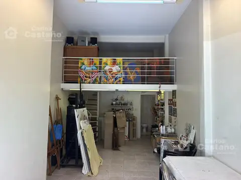 Excelente local comercial 38m2 con entrepiso y baño.