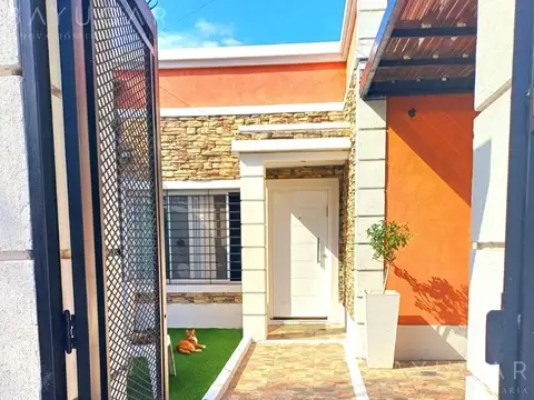 Casa 4 ambientes con 2 baños