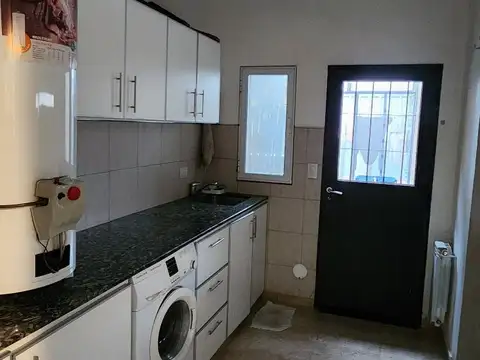 Casa 8 ambientes con 3 baños