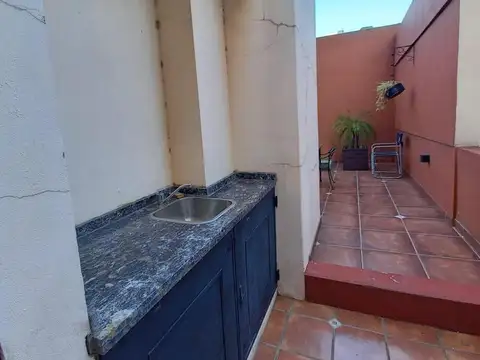 Casa 7 ambientes con 2 baños