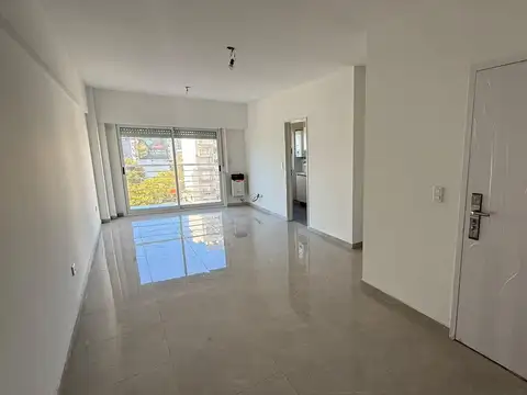 Fragata Sarmiento. 1800 Amplio Departamento, 2 Ambientes A Estrenar C/Balcón, Paternal