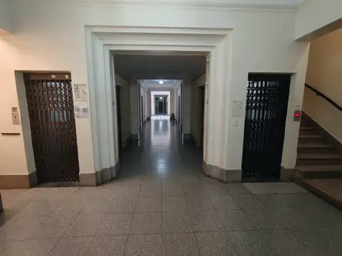 Amplio Monoambiente de 52 m² con Potencial! Techos de 4m! Frente al Centro Cultural San Martín