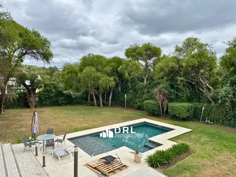 Casa 10 ambientes con 4 baños