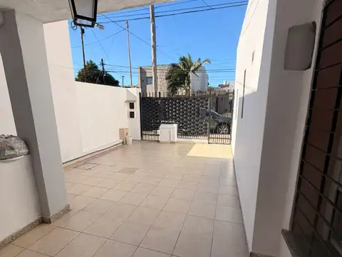 Depto Tipo Casa en Alquiler de 3 ambientes