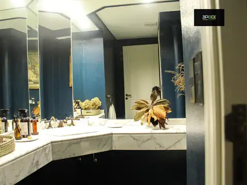 Casa 9 ambientes con 4 baños