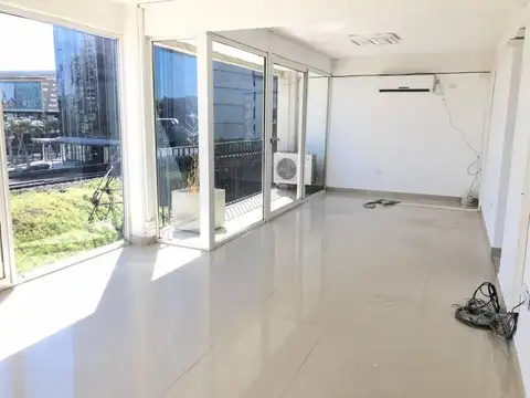 Oficina en Alquiler con 1 cochera