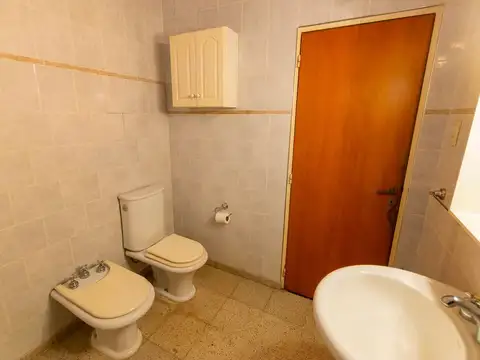 VENTA SARANDI  CASA 5 AMB PATIO + COCHERA