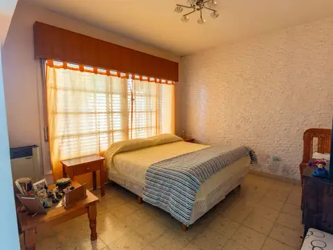 VENTA SARANDI  CASA 5 AMB PATIO + COCHERA