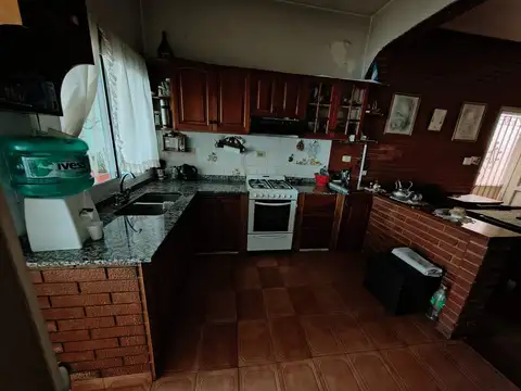 Casa 4 ambientes con 1 baño