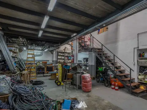 Venta depósito oficinas y local comercial Pocitos