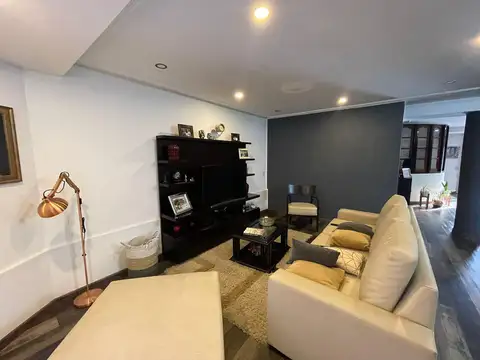 Casa 6 ambientes con 2 baños