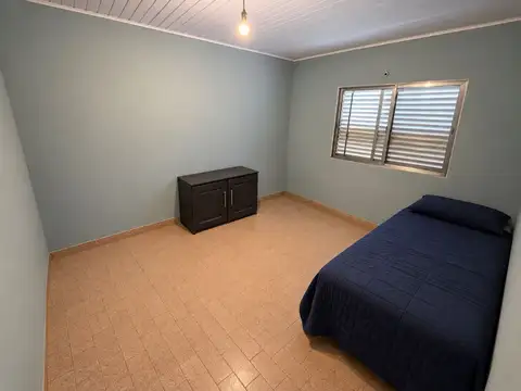 VENTA CASA 3 DORMITORIOS Y COCHERA A REFACCIONAR