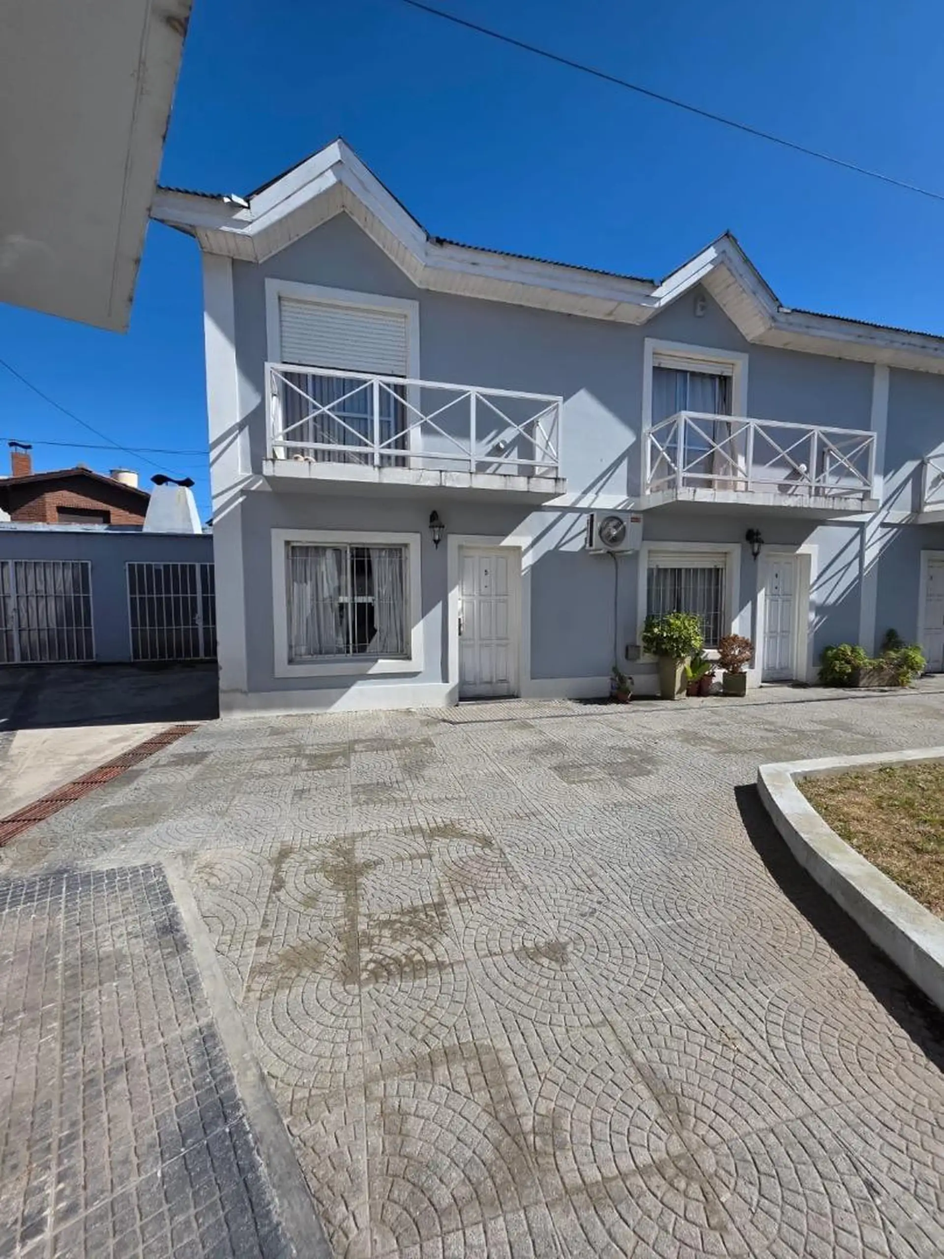 Dos dormitorios, patio y cochera cubierta Tandil
