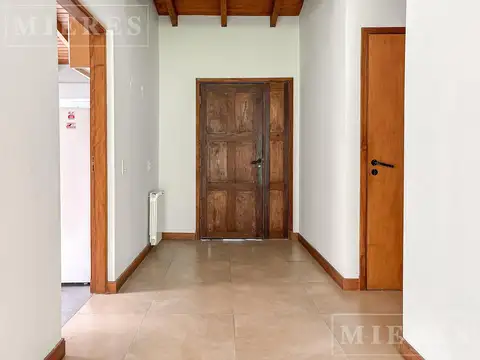 Casa 5 ambientes con 2 baños