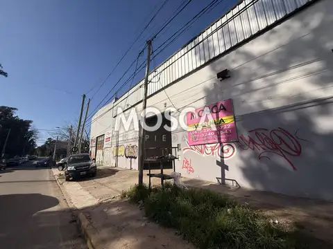 Depósito en pleno centro de Moreno