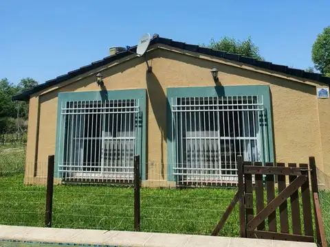 VENDE CASA CON PILETA EN PEREZ