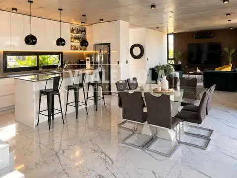 Casa 6 ambientes con 4 baños