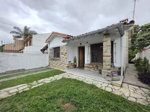 Casa en Venta en Villa Ballester -Tres Ambientes - Zona residencial.