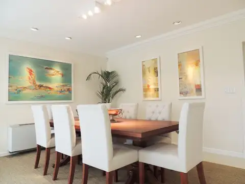 Casa en Alquiler Temporal con 2 cocheras